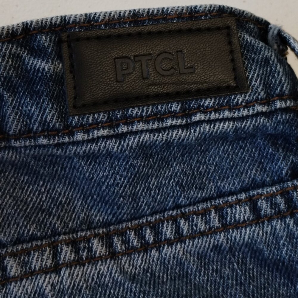 PTCL Laser Cut Heart Embellished Jeans Size 25 NWT - Picture 5 of 16